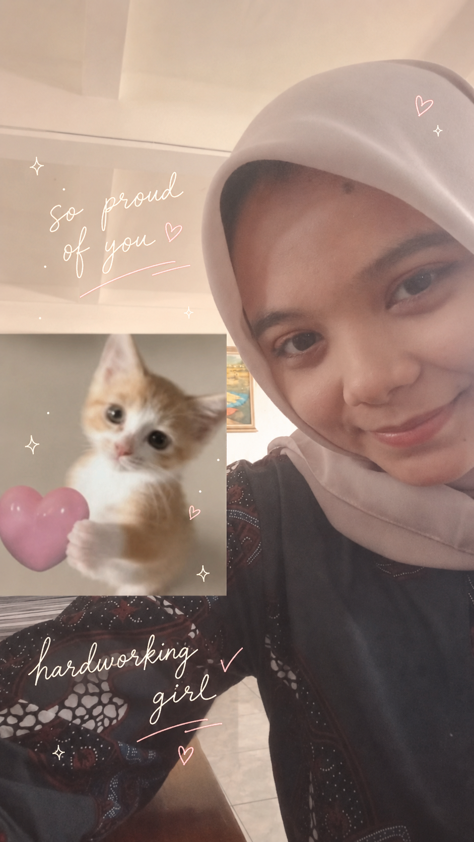 Dinda sedang bekerja